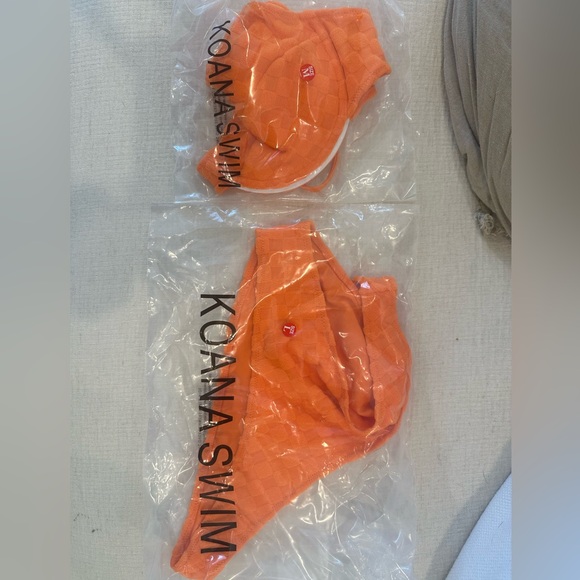KOANA SWIM
TOP : M
BOTTOM : L
Original price $120 - Picture 3 of 5